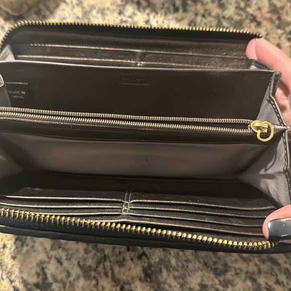 Coach Accordion Zip pleated leather wallet - Picture 3 of 3